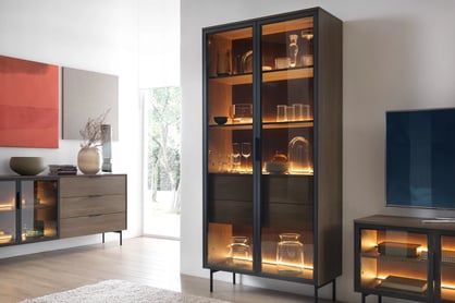 Vysoká vitrína Auri 91 cm s osvetlením - dub dunin / čierna Vitrína vysoká Auri 91 cm s osvetlením - Dub dunin / Čierny