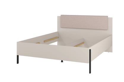 Sada nábytku do ložnice Jukon - postel 180x200 cm, noční stolky a toaletní stolek se zrcadlem - kašmír / černé nožky Komplet nábytku pro ložnice Jukon Postel 180x200 cm, Noční stolky i Toaletní stolek z zrcadlem - kašmír / černé nožičky