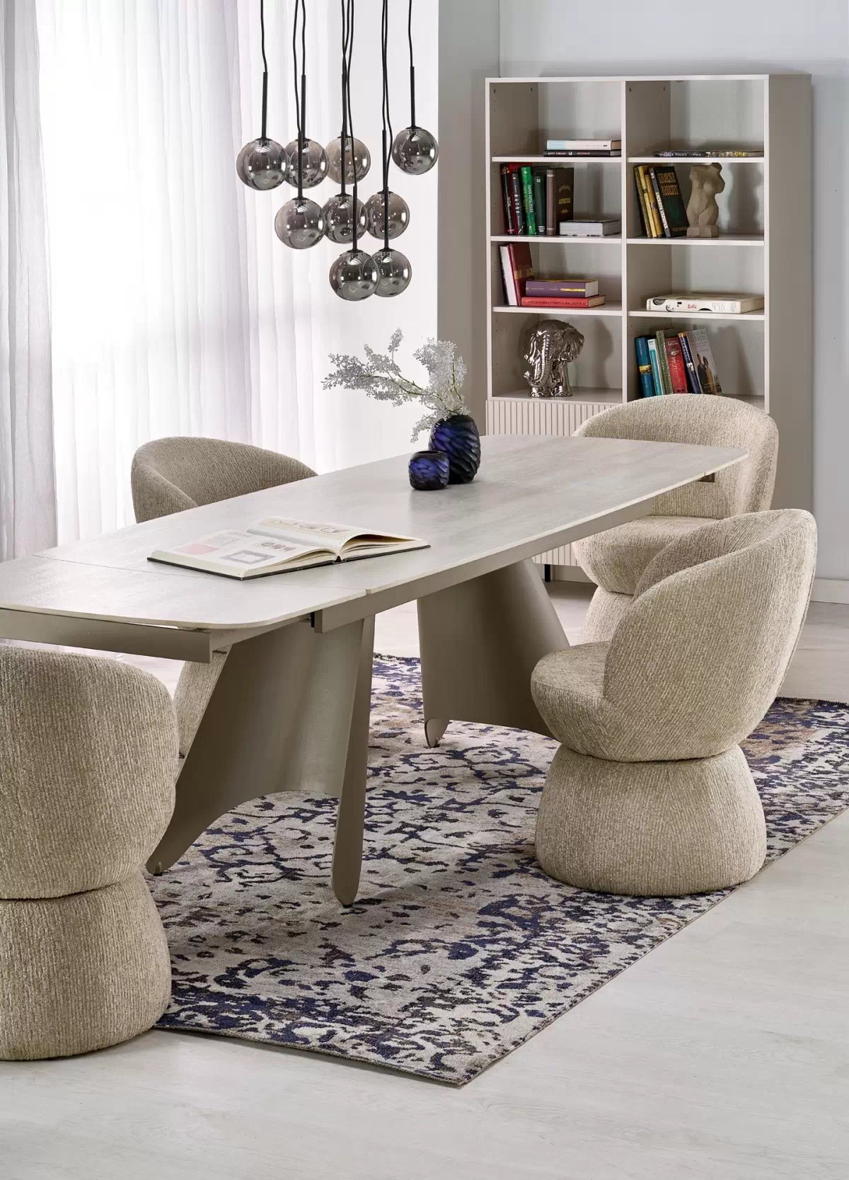 Rozkladací stôl Tavero a 4 otočné stoličky Iverto - travertín / kašmír / béžová Komplet Stôl rozkladany Tavero traweryn / kašmír + 4 Stoličky otočna Iverto bezowe