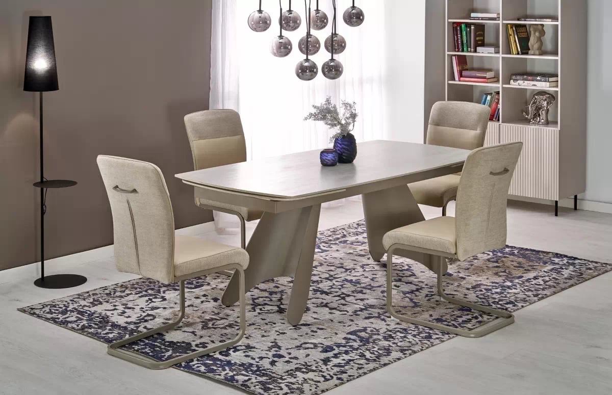 Rozkladací stôl Tavero a 4 stoličky Tillo - travertín / kašmír / béžová / kašmír Komplet Stôl Tavero rozkladany z 4 krzeslami tapicerowanymi Tillo - Travertín / kašmír / Béžová / kašmír